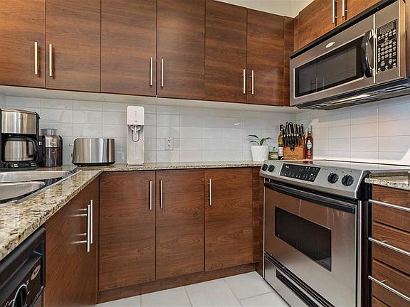 2nd image of 814 Royal Ave #402