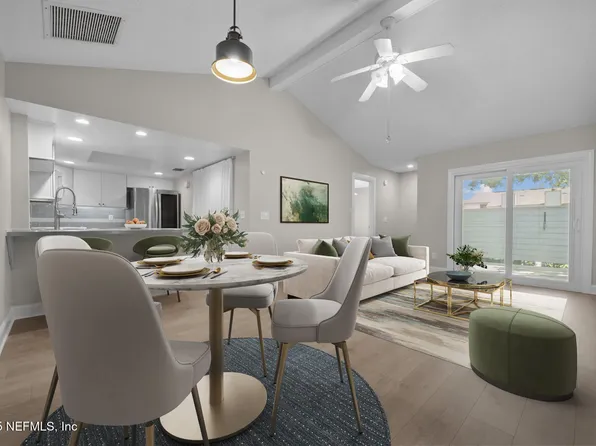 904 W DEFENDER Court #904, Jacksonville, FL 32233