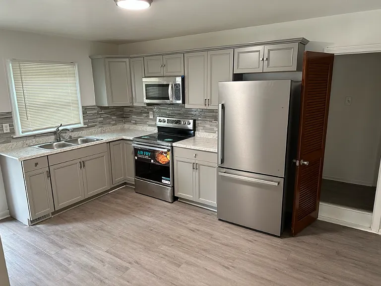 409 Park Ave — Photo 1