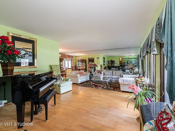3rd image of 17247 University Ave