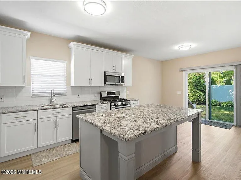 22 Carpenter St — Photo 10