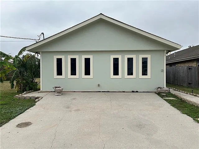 Building Photo - 6760 Bellaire Dr