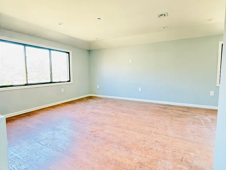 13918 Lakewood Ave #2F — Photo 3