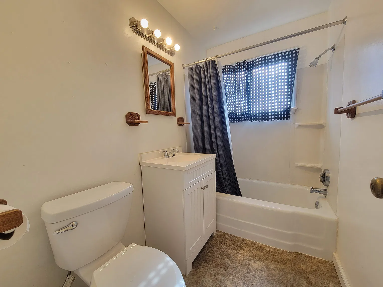 1 bed, 700 sqft, $900 — Photo 1