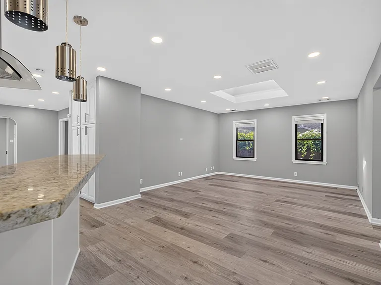 530 Irving Ave — Photo 24