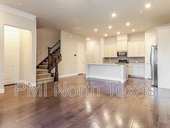 4th image of 1005 Kennedy Dr