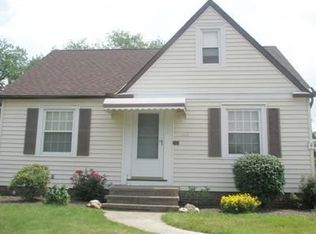 3185 Joslyn Rd, Cleveland, OH 44111