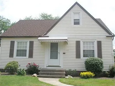 3185 Joslyn Rd photo 1