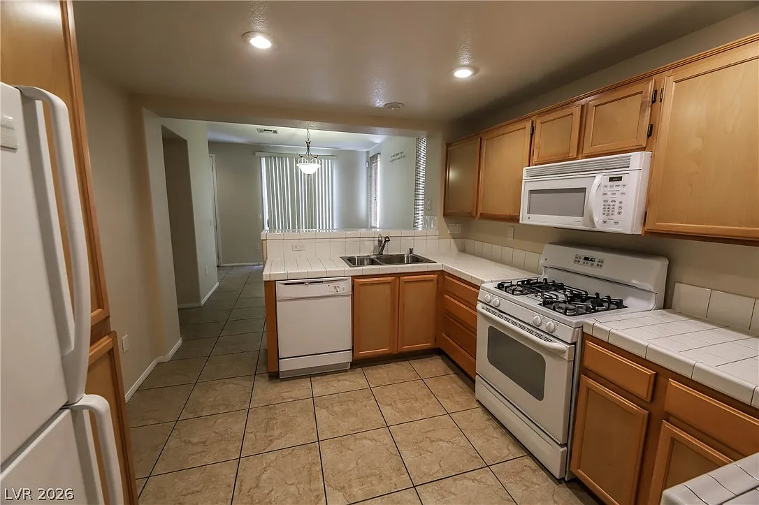 3 bed, 2.0 bath, 1492 sqft, $1,750 — Photo 4