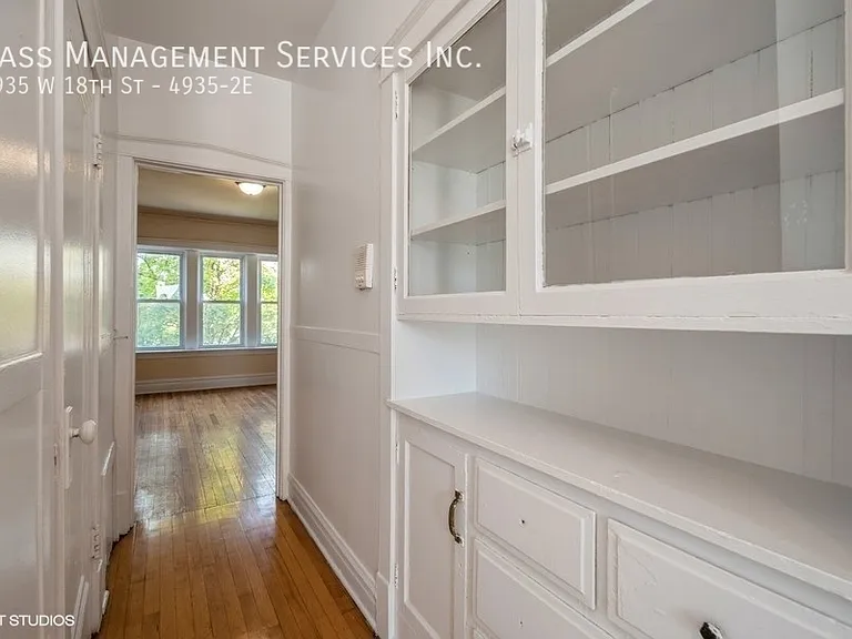 4935 W 18th St #2E — Photo 3