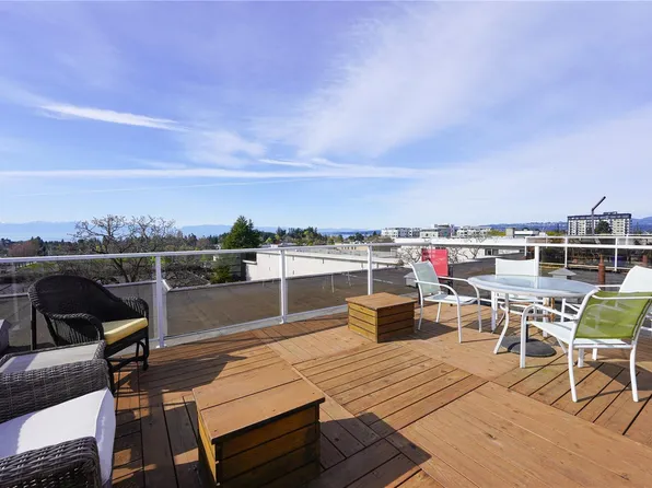614 Fernhill Pl #404, Esquimalt, BC V9A 4Z1