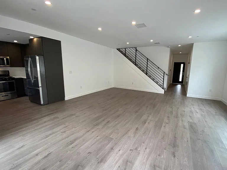 1153 N Orange Dr #1155-1/2 — Photo 8