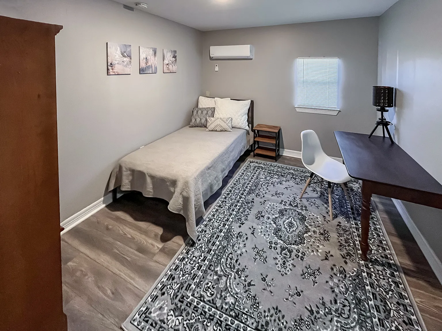 4 bed, 2.5 bath, 2044 sqft, $702 — Photo 2