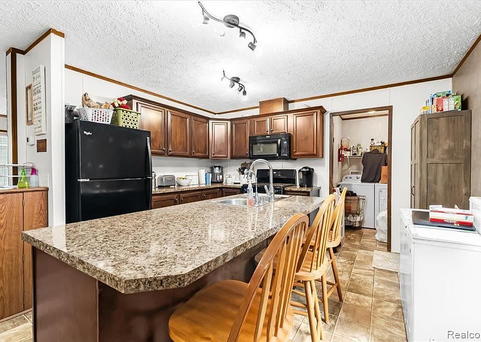 1st image of 1433 Nardeer St