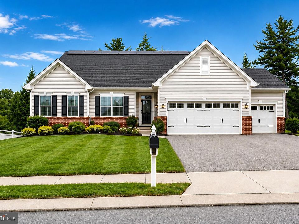 1st image of 1013 Pin Oak Ln