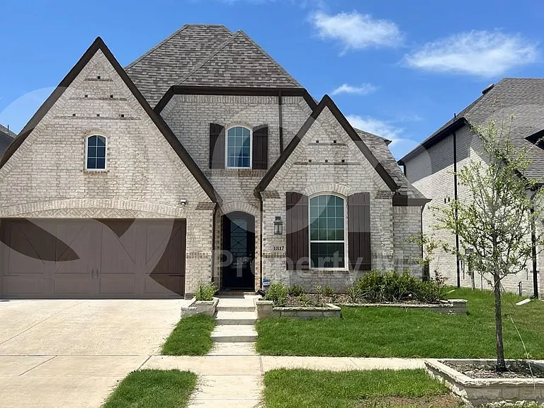 1817 Friendship Ln — Photo 2