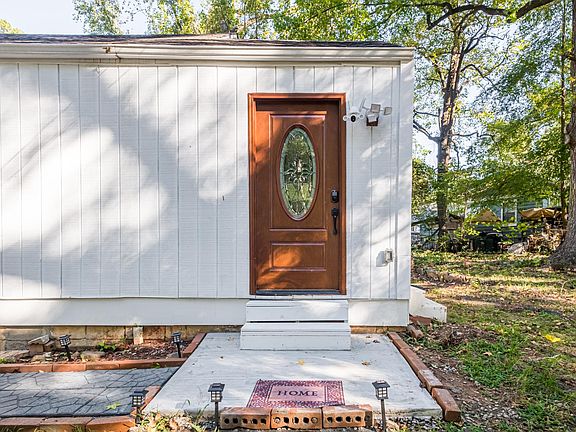 2nd image of 1401 Robinhood Rd