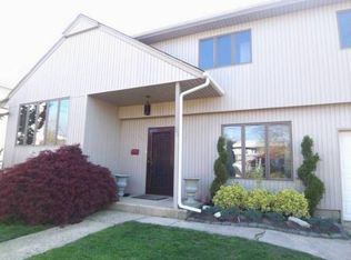 23 Meadow Rd, Inwood, NY 11096