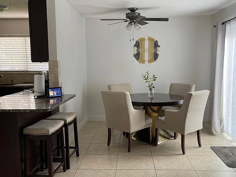 1420 Park Shore Cir #1 — Photo 5