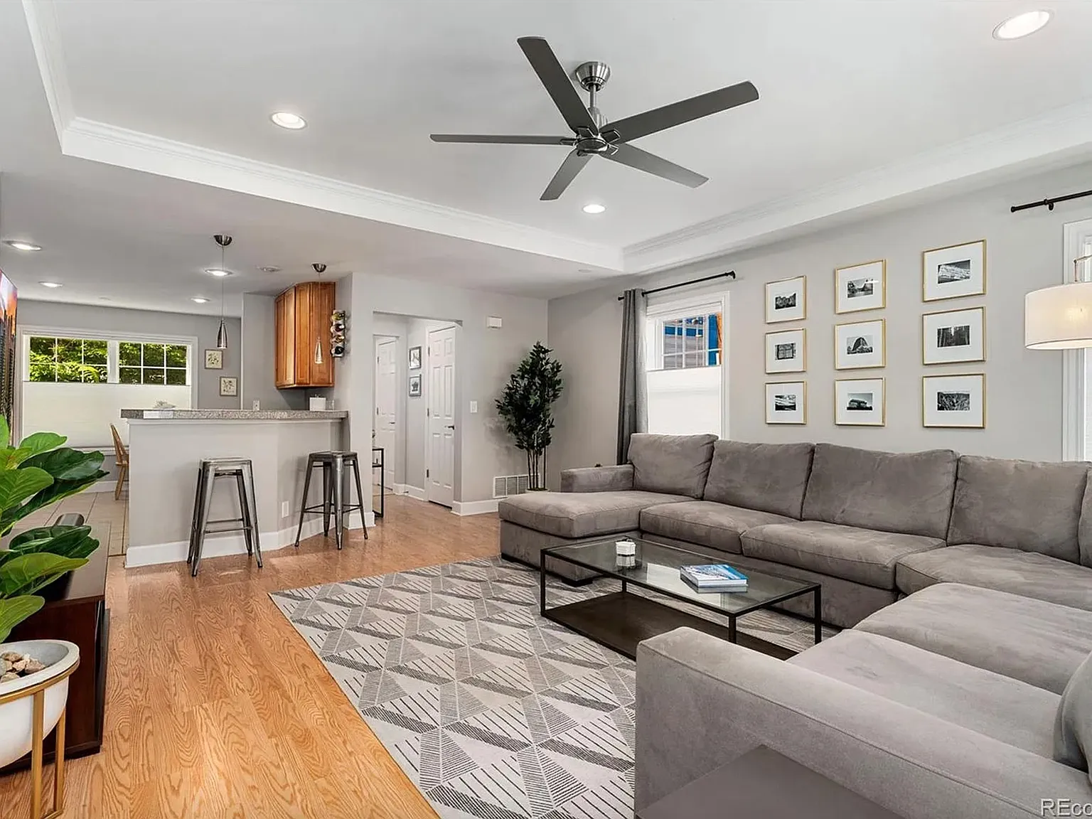 2 bed, 1864 sqft, $3,000 — Photo 2