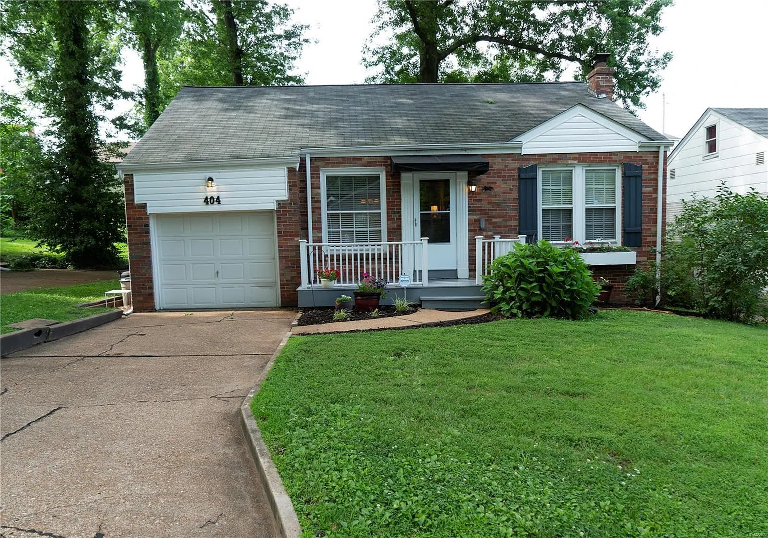 404 Thoroughman Ave photo 1