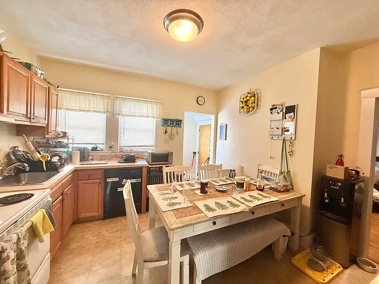 158 Lowell St #1 — Photo 3