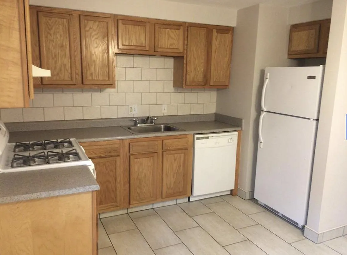 2 bed, 800 sqft, $1,225 — Photo 3