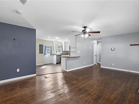 4th image of 5048 Townpoint Rd