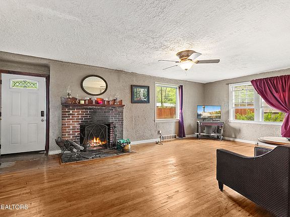 3rd image of 305 Gilbert Ln