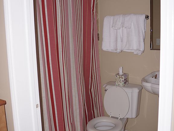 Unit 1 Downstairs Bath