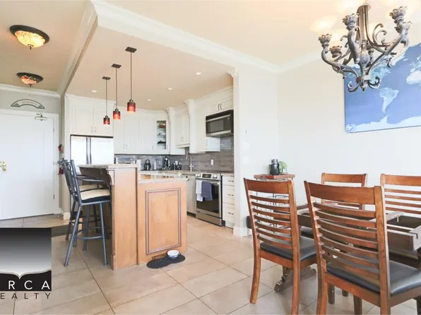 6888 Station Hill Dr #1105, Burnaby, BC V3N 4X5