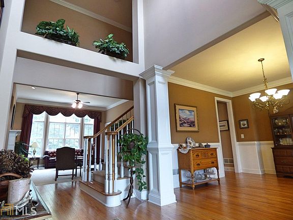 5th image of 1089 Columbus Dr