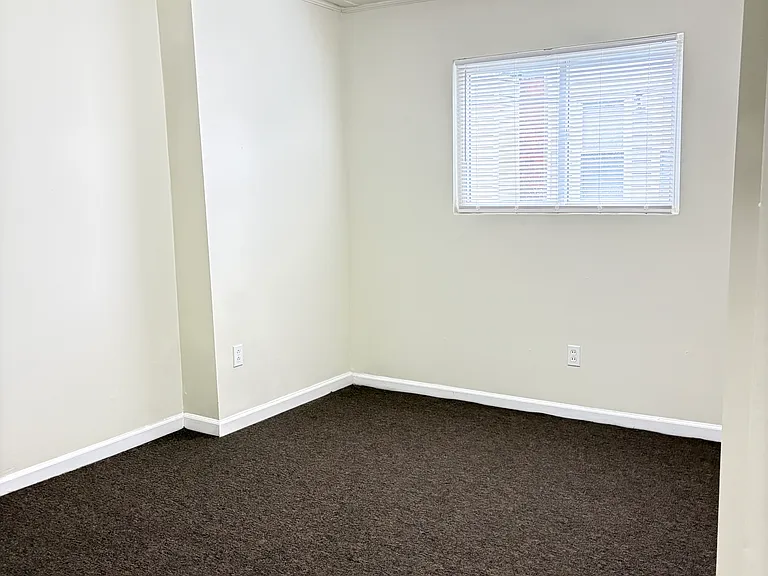 4th rear beadroom