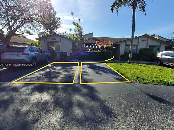 4th image of 450 Lakeview Dr APT 2