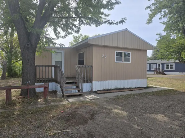 900 Albert Dr Trailer 27, Miles City, MT 59301
