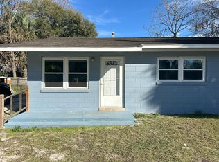 402 N Oakland St #B, Leesburg, FL 34748