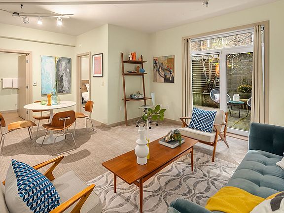 3rd image of 103 Bellevue Ave E APT 103