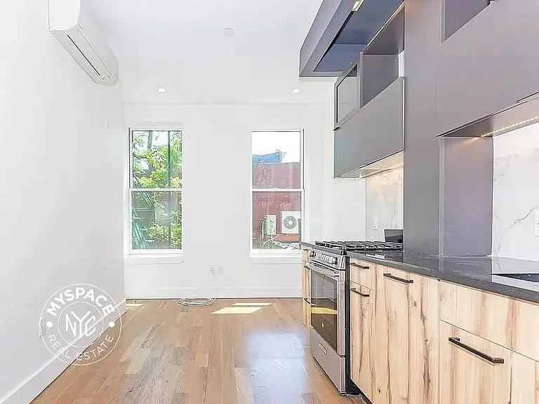 1052 Dean St #5D — Photo 3