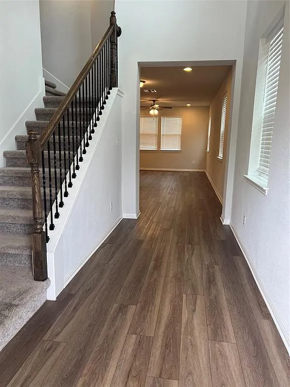 4 bed, 2.5 bath, 2295 sqft, $2,095 — Photo 2