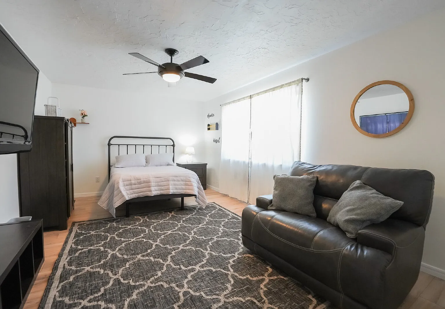 1 bed, $900 — Photo 1