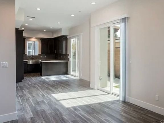 5th image of 14416 Yukon Ave