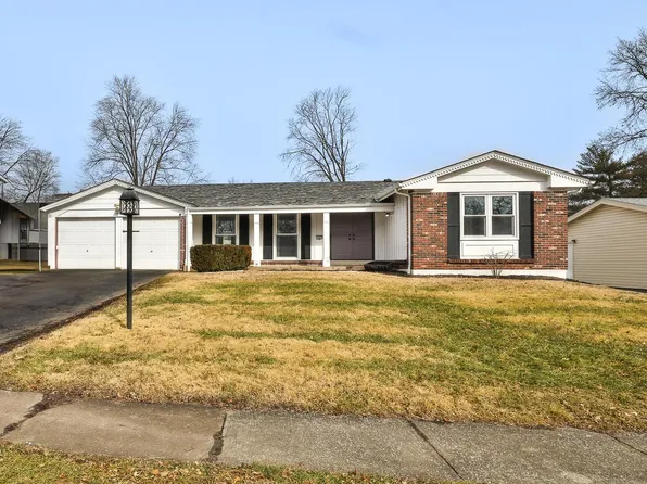 11879 Shallowbrook Dr, Saint Louis, MO 63146