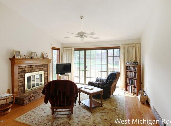 4th image of 3424 Eagle Circle Ct NE #21