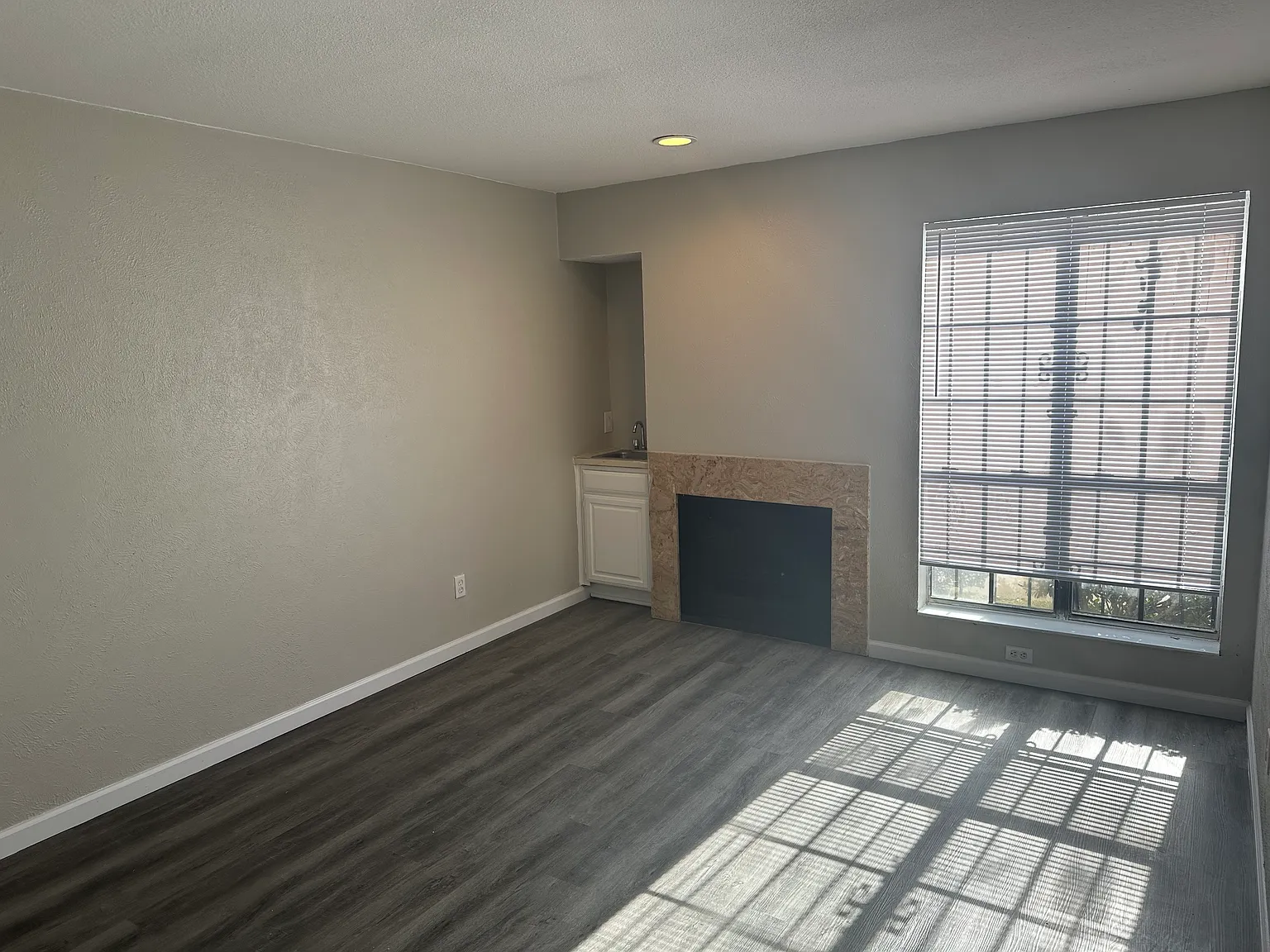 2 bed, 1.5 bath, 1100 sqft, $1,425 — Photo 4