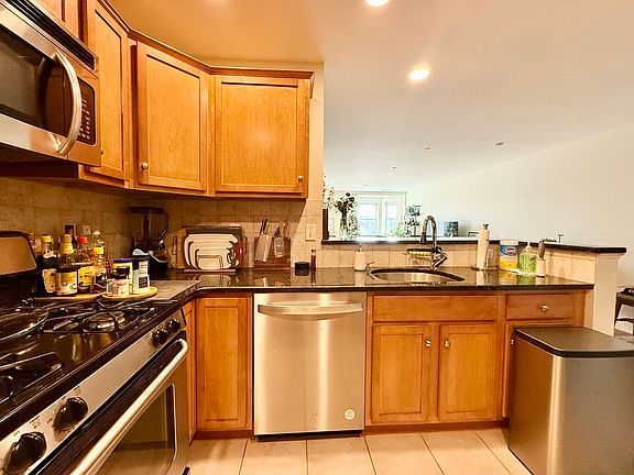 5th image of 120 Wyllis Ave Unit 108