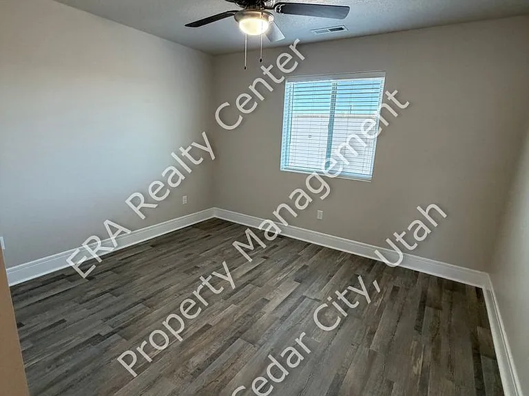 2854 W Meadow St — Photo 14