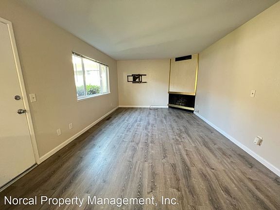 3rd image of 1368 Essex Way APT 2