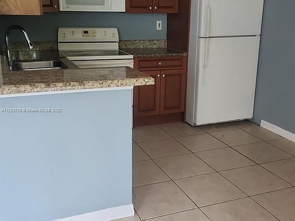 4th image of 11471 NW 42nd St
