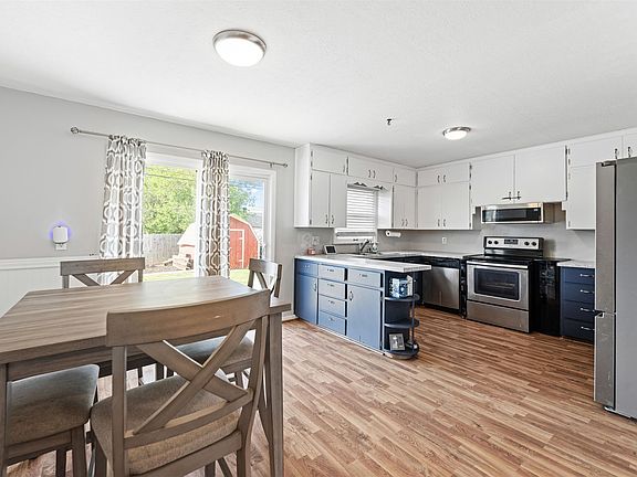 5th image of 724 Carl Ave