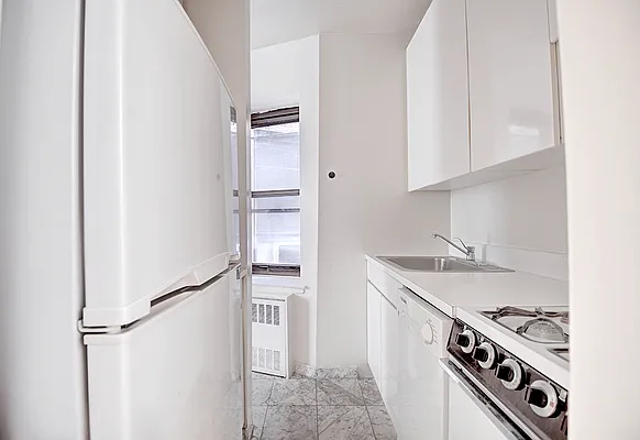 Rented by Urbane Brokerage | media 7